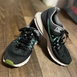 Nike women’s grey athletic size 9